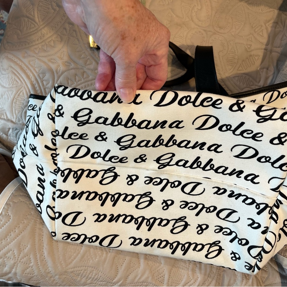Dolce & Gabbana Script Logo Tote in Black and White - Picture 11 of 16